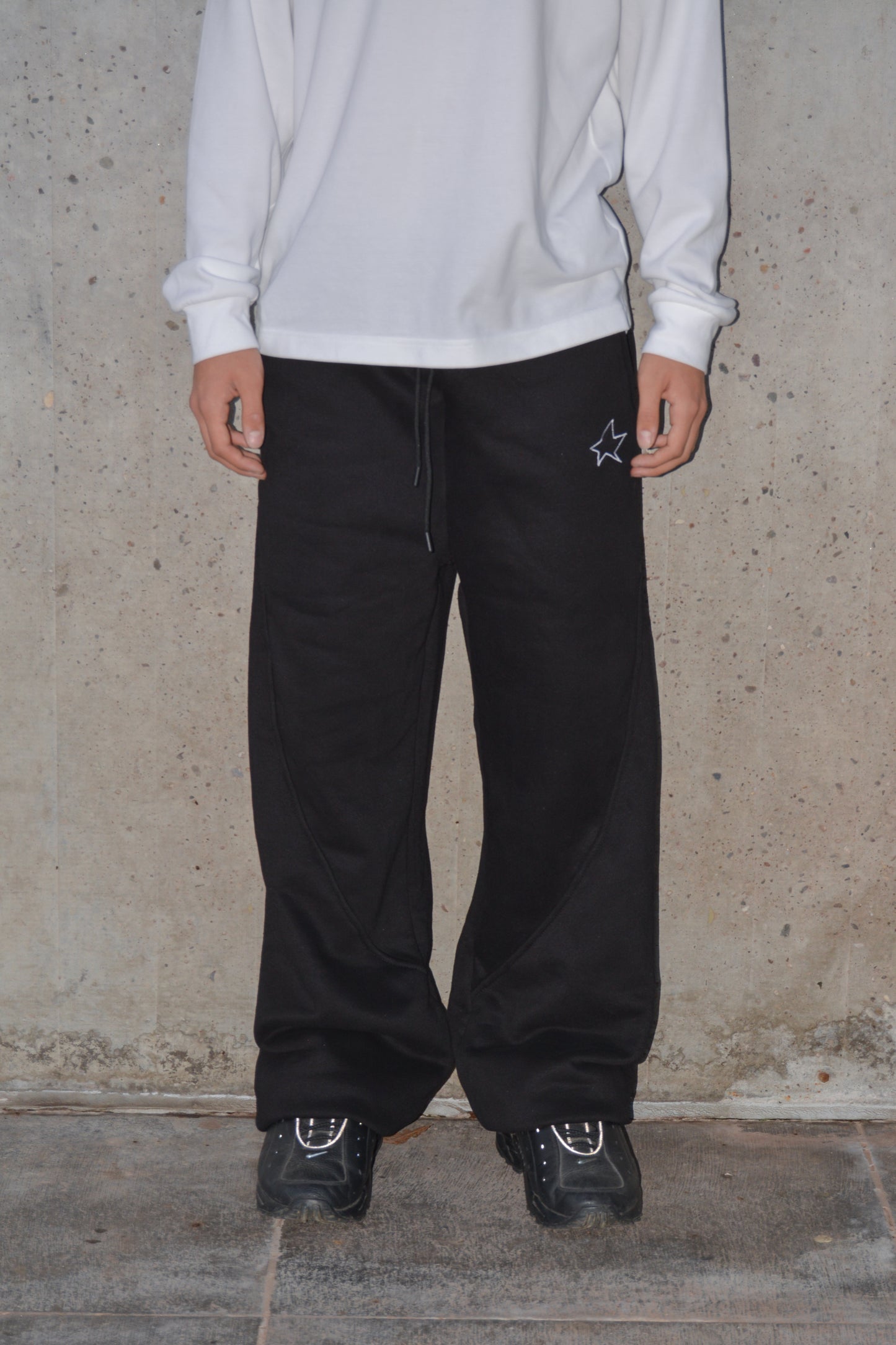 RUNNA SWEATS - BLACK